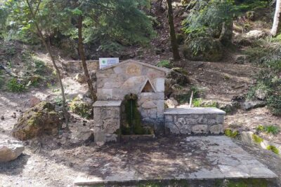 1 Day Parnitha Athens Private Hiking Tour with Hotel Pickup - A rest stop before the main ascent