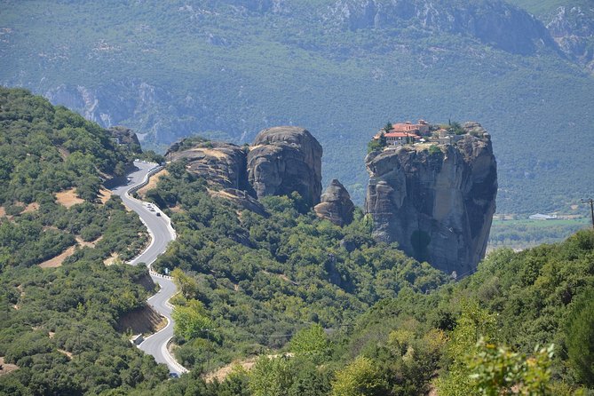 10 Day Best of Greece Tour, Olympia, Meteora, Delphi & Santorini - Day 5: Meteora monasteries and Thermopylae