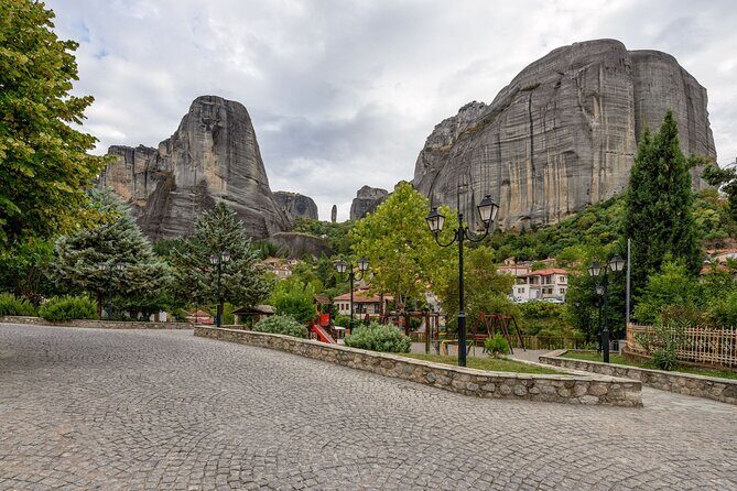 2-Day Delphi Meteora Tour From Athens - Day 2: Meteora monasteries and the 3-hour window