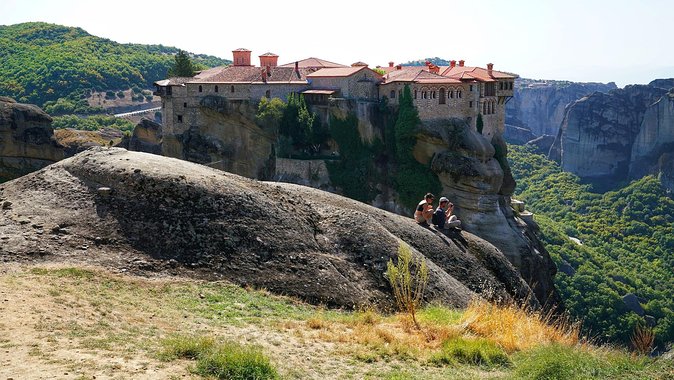2 Day Private Tour of Meteora & Thermopylae From Athens - Arriving in Kalambaka and Kastraki