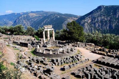 2 Day Private Tour to Amazing Delphi & Meteora - Delphi connects myth, power, and real ruins