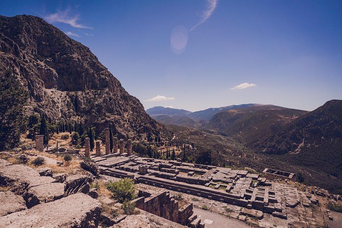 2-Day Trip to Delphi from Athens - Language, group size, and who this tour fits best