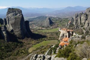 2 Days Private Tour: Delphi & Meteora - Day 1 in plain language: Delphi’s oracle grounds to Kalambaka’s monastery rock world