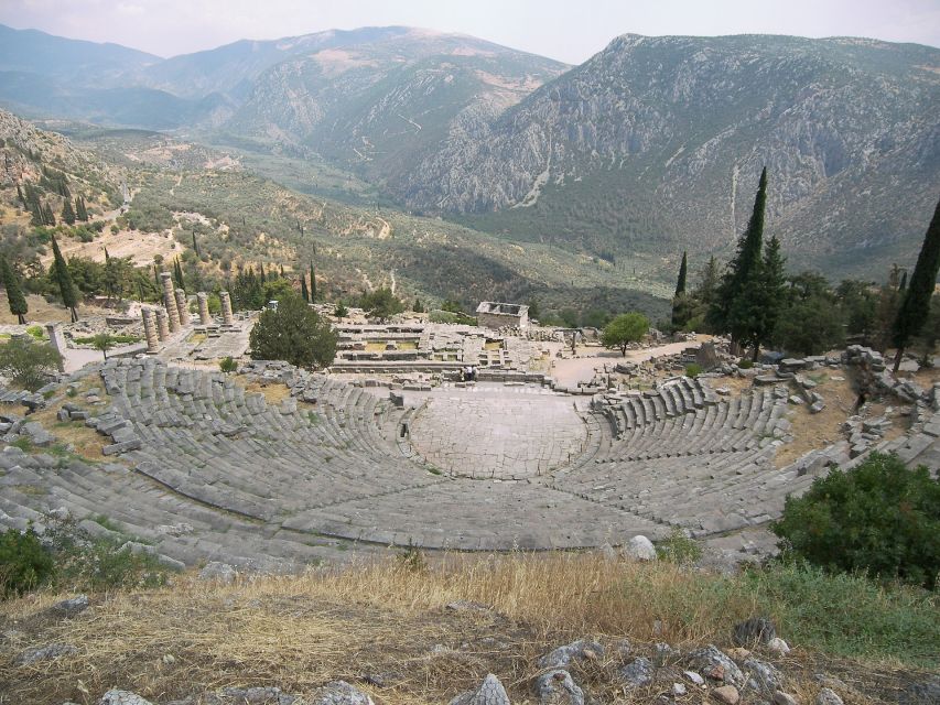 2 days Spanish guided tour in Delphi and Meteora - Lunch in a Greek taverna, at your own cost