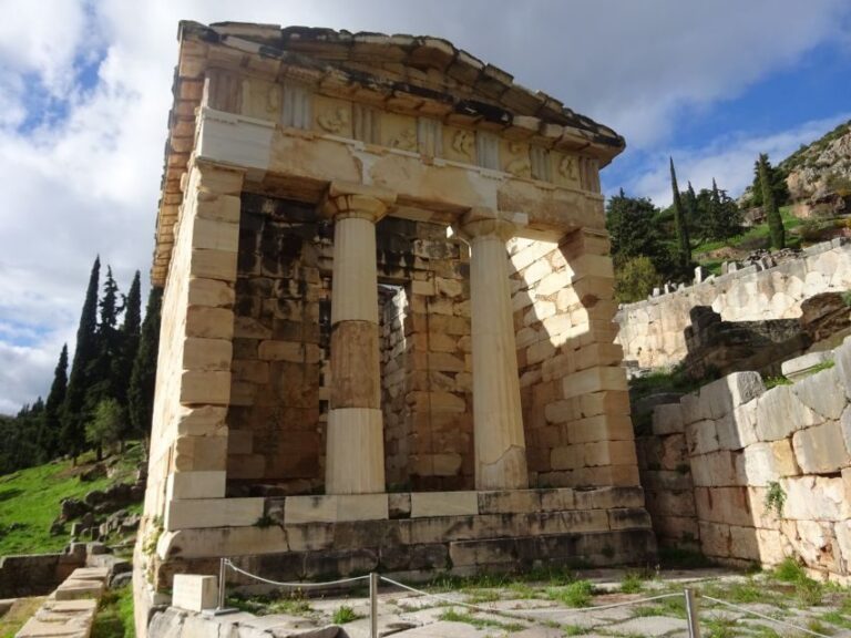 2Day Delphi&Meteora with Official guide,tickets,hotel pickup - Delphi archaeological site and the Temple of Apollo: see the big names without the museum time