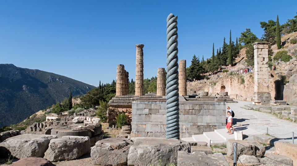3-day classical Spanish guided tour in Peloponesse & Delphi - Mycenae shows Greece before classical Athens