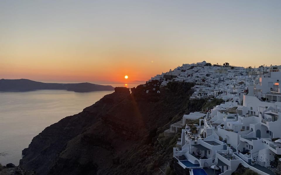 3 hours Panoramic Tour to Oia - Firostefani and the blue-domed view