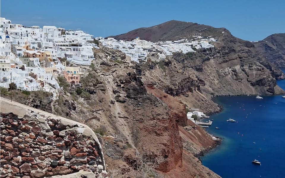 3 hours Panoramic Tour to Oia - Guide style can shape the experience