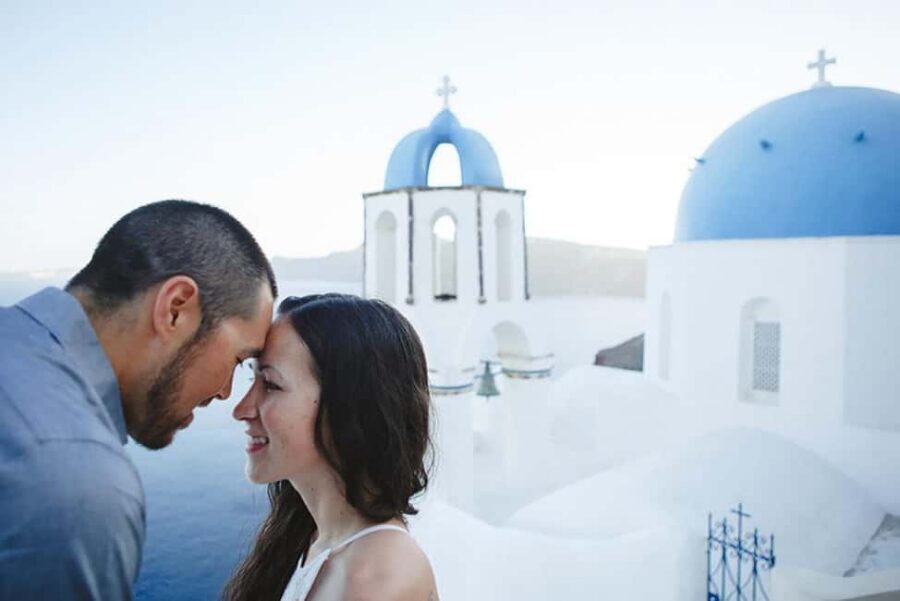 30’ Photoshoot in Oia! 30 edited photos! Effortless & Fun! - Santorini portraits that don’t feel like a production
