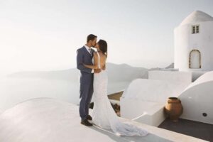 30’ Photoshoot in Oia! 30 edited photos! Effortless & Fun! - Where to meet in Oia (and why that matters)