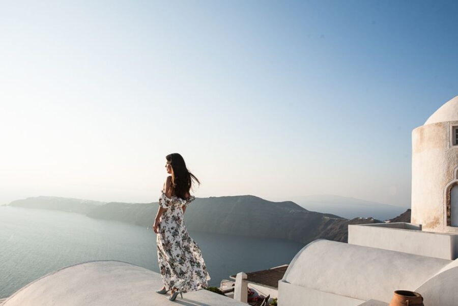 30’ Photoshoot in Oia! 30 edited photos! Effortless & Fun! - The Oia photo route: first stop, secret spot, then Oia Castle