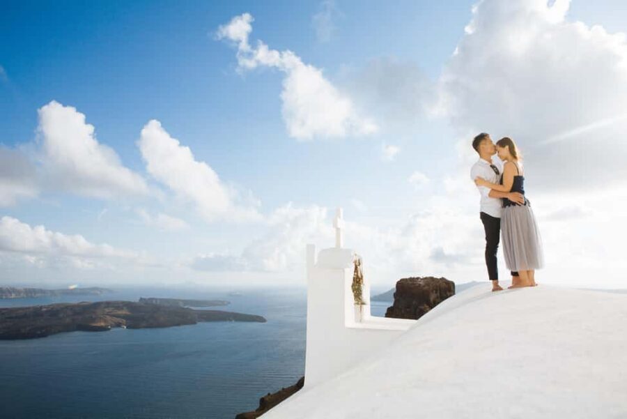 30’ Photoshoot in Oia! 30 edited photos! Effortless & Fun! - Price and value: $353 per group up to 4