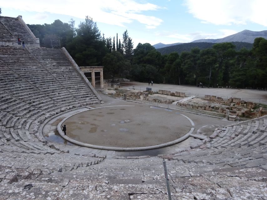 4-Day Tour of Mycenae, Epidaurus, Olympia, Delphi & Meteora - Day 3: Delphi’s oracle at Parnassos and the Charioteer in the museum