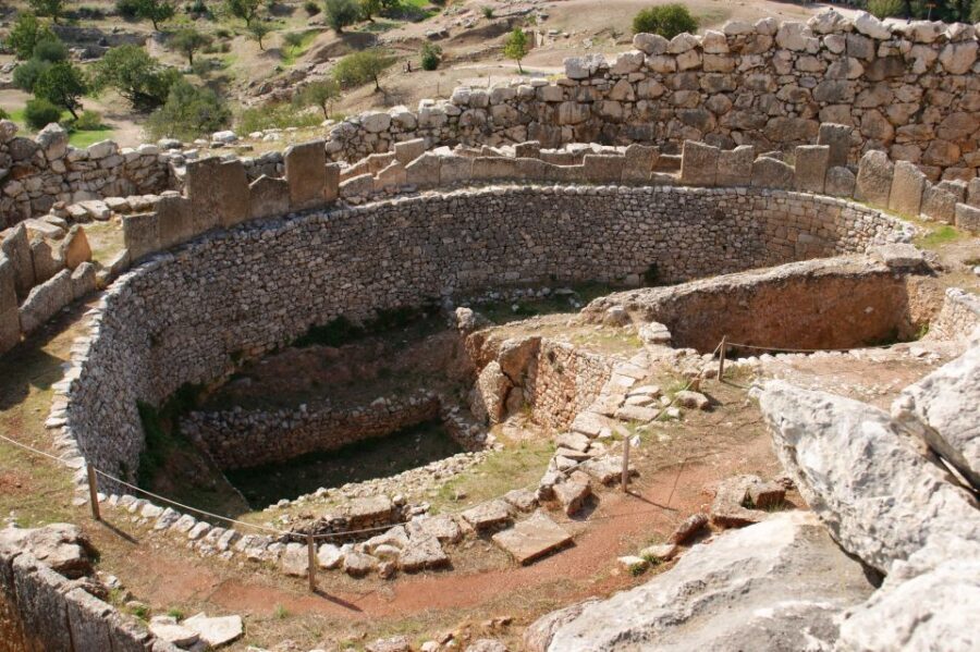 4-Day Tour of Mycenae, Epidaurus, Olympia, Delphi & Meteora - Day 4: Meteora monasteries—cliff culture, UNESCO context, and the dress code