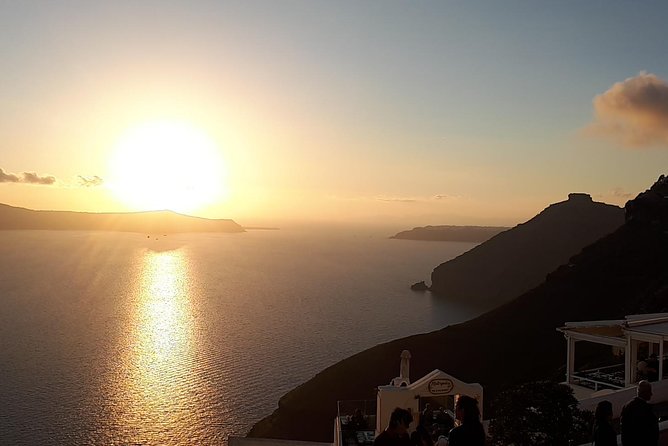 4 Hours Tailor Made Tour in Santorini - What four hours really means