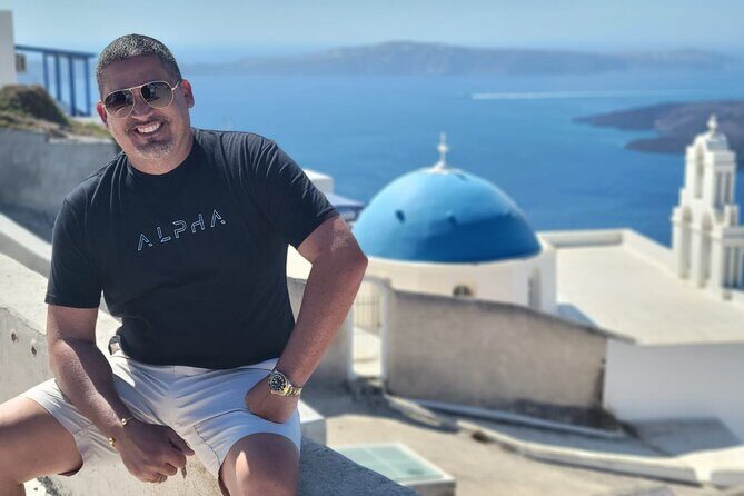 4 hrs PRIVATE island tour and photos, Oia and Blue domes - Akrotiri: the medieval walls and a dome-top caldera photo finish