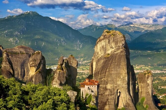 4day Spanish tour in Epidaurus Mycenae Olympia Delphi and Meteora - Corinth Canal: a useful first stop