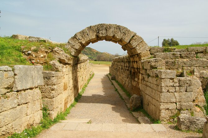 4day Spanish tour in Epidaurus Mycenae Olympia Delphi and Meteora - Delphi Archaeological Museum and the Charioteer