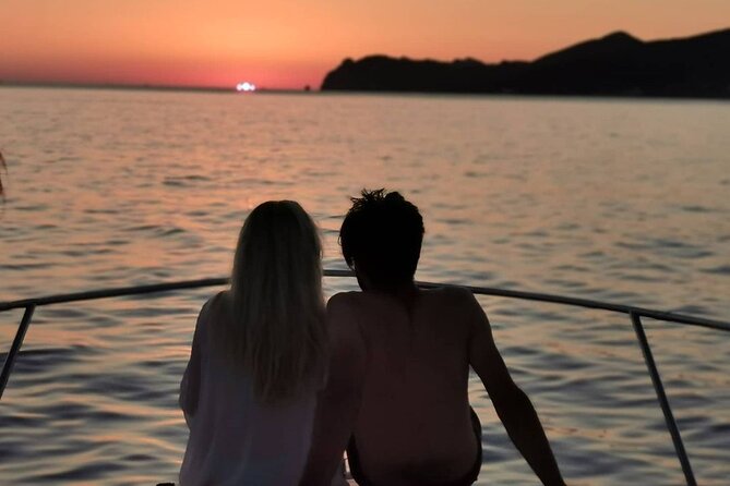5 Hours Santorini Private Luxury Cruise with BBQ and Drinks - Service from Mike, Costas, Renos, and Ilias