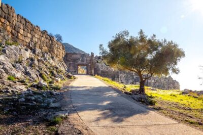6-Day Private Tour - Delphi, Meteora, Nafplio & Monemvasia - Delphi and the road toward Meteora