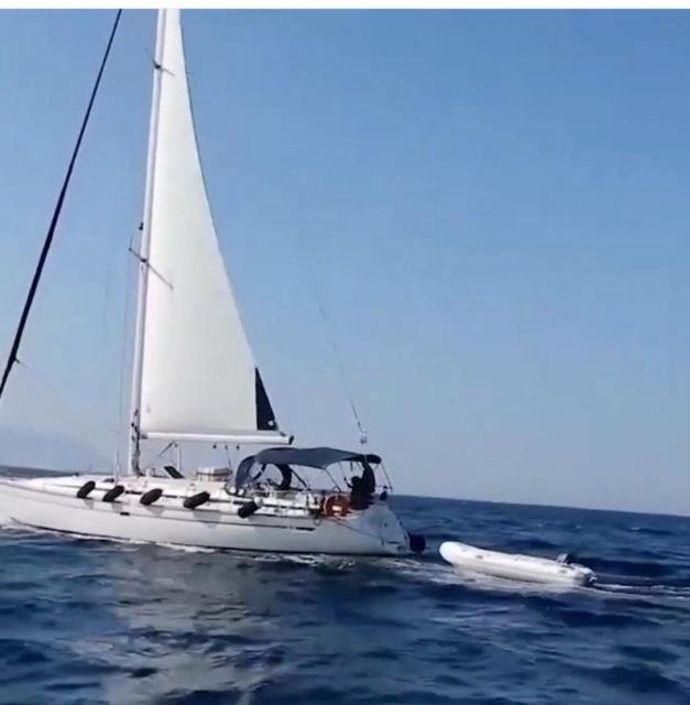 6 Hours Tour to Delos and Rhenia Islands with Sailing Yacht - Rhenia: two and a half hours for swimming and lunch