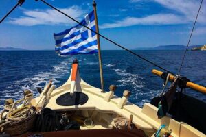 A Boat Trip to the Pirate Caves - Stop one at Τοπική Κοινότητα Αγκαιριάς: a calm start before the water time