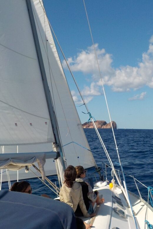Adamantas: Milos Sightseeing Sailboat Cruise - Cape Vani and Kalogries: your first real swim break