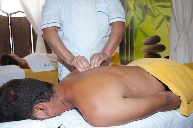 Akrotiri: Couples' Aromatherapy Massage - Where You Meet and What Happens Right Away