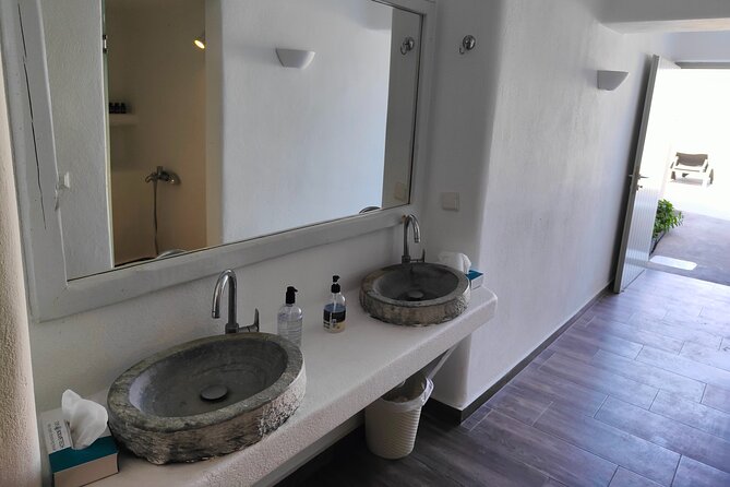 Akrotiri: Couples Massage & Pool Day Access - The One-Hour Pool Session