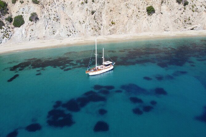 All-Inclusive Sailing Cruise-Skiathos & Nearby Islands with Lunch - How the swim-stop route works on Skiathos and Skopelos