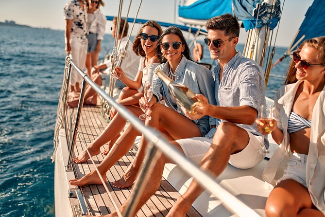 All inclusive Sunset Cruise Delos & Rhenia - free transpotation - Who should choose this shared sailing trip