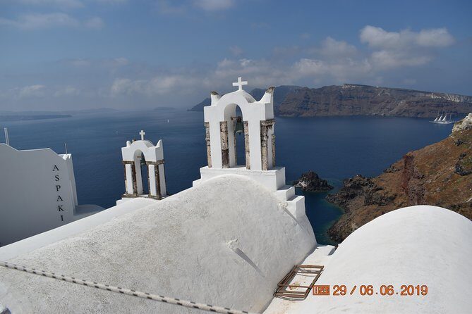 All of Santorini in 6 hours (private) - Oia in One Hour: White Churches, Old Castle Walls, and Real Time to Shop