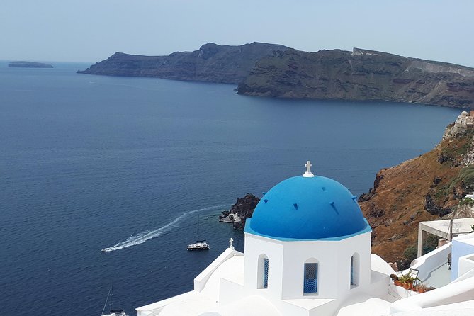 Amazing sightseeing in Santorini - Red Beach and Santorini’s red volcanic cliffs