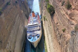 Ancient Corinth - Corinth Canal: a fast stop with real engineering drama