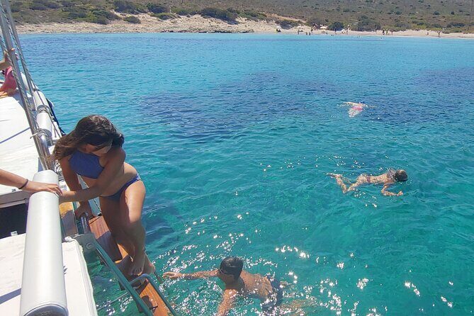 Antiparos & Despotiko Kaiki Cruise — Coves, Swim & BBQ - The BBQ Lunch and Drinks: What You Actually Get