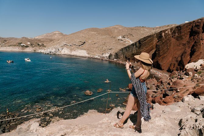 Archaeological Bus Tour To Akrotiri Excavations & Red Beach - Lunch and drinks at Akrotiri Bay (what you’re really buying)