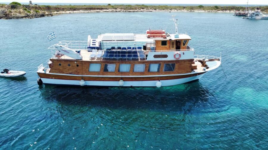 Argostoli: Full-Day Boat Cruise with Lunch - From Argostoli Port to White Rocks: How the Day Flows