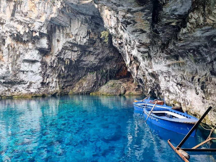 Argostoli: Melissani & Drogarati Cave Tour with Wine Tasting - Wine tasting at The Vine: what the mini session really gives you