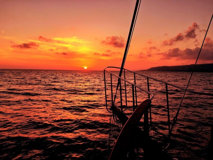 Argostoli: Sunset Cruise with Swim Stops, Dinner, and Wine - Meeting Queen Bee on Argostoli’s main harbor (and which boat you’ll ride)