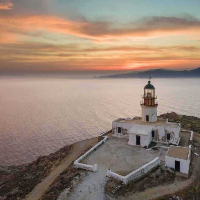 Armenistis Lighthouse Visit - At the lighthouse: what to do during your sightseeing stop