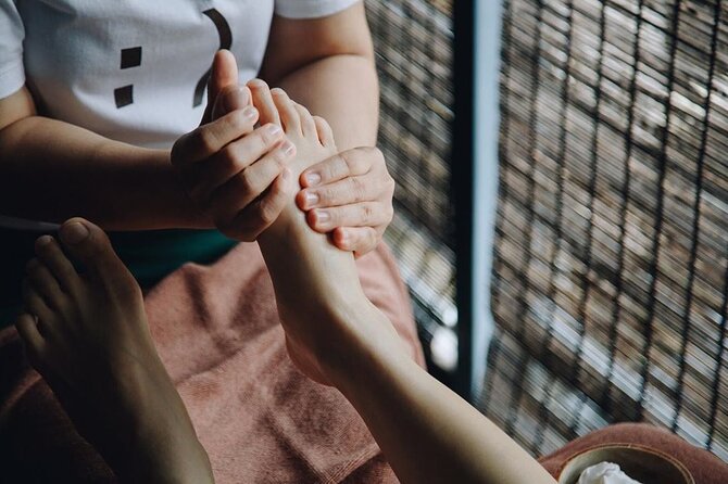 Aroma Massage - Enjoy a complete Spa experience from the comfort of your room - A one-hour break from the city