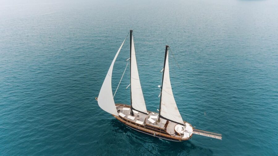 Athens: Agistri, Metopi & Aegina Cruise with Meals & Drinks - Morning on the Saronic Gulf: welcome snacks, then the first island break