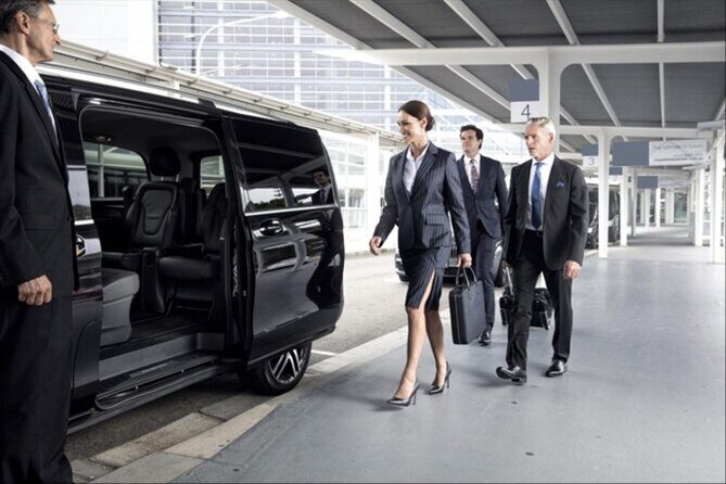 Athens Airport to Athens Hotels Private Arrival Transfer - Finding Your Driver: Practical Tips for a Smooth Pickup
