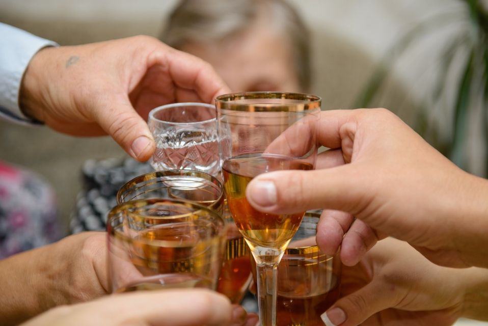 Athens at Twilight Night Tour with Drinks and Meze Dishes - Who will enjoy this Athens night tour?