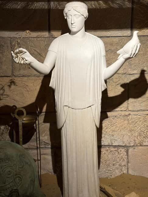 Athens: Be an Ancient Sculptor: Craft Your Greek Masterpiece - Gallery time: ancient techniques, statues, and myth-inspired modern work