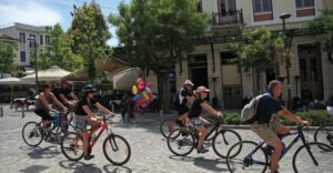 Athens: Bike Tour of Athens Historical Centre - National Garden to Panathenaic Stadium: easing into Athens on two wheels