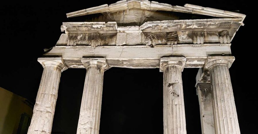 Athens: City Highlights Nighttime Walking Tour in Spanish - Why This Tour Works (Even If You Only Have Two Hours)