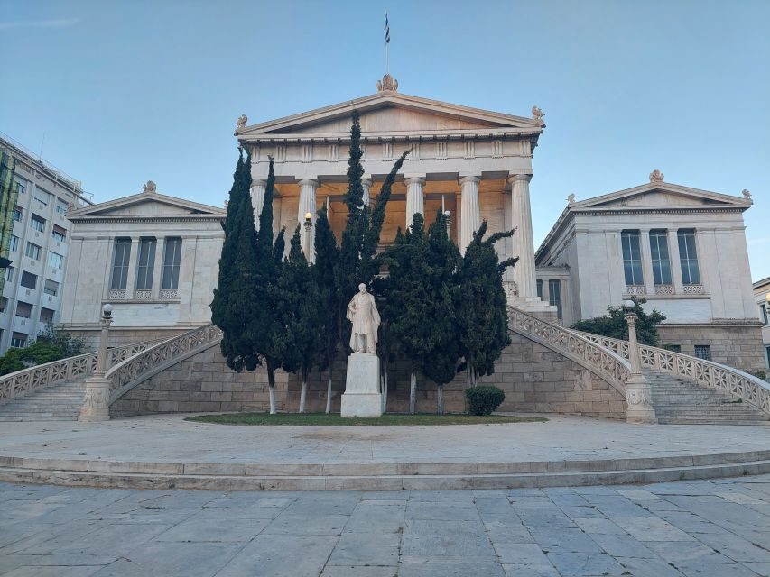 Athens: City Highlights Nighttime Walking Tour in Spanish - Back to the Classical Core: Hadrian’s Arch and the Temple of Zeus