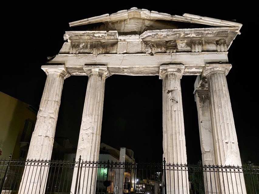 Athens: City Highlights Nighttime Walking Tour in Spanish - Academic Athens: National Gardens, University, and the Academy at Night