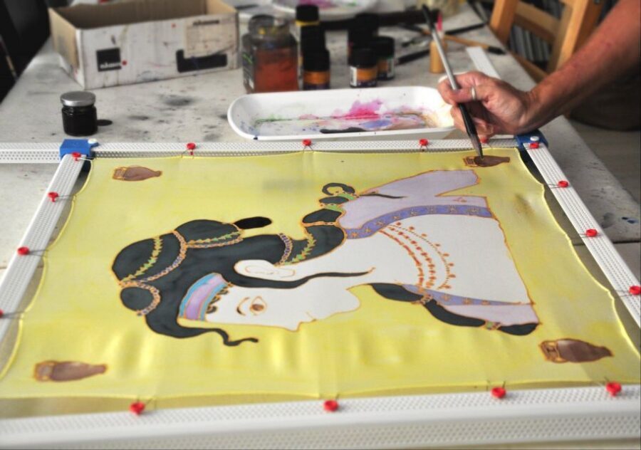 Athens: Create your own Greek Silk Scarf Souvenirs - Who should book this silk scarf workshop in Athens?
